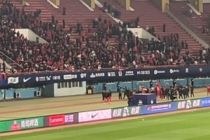 九游体育官网-河南队1平2负未尝胜绩，河南球迷齐声高喊南基一“下课”