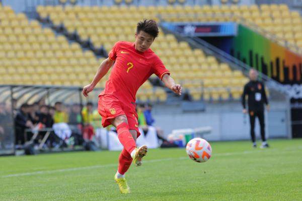 1700053219566036674.jpg 武磊:要为小球员树立榜样 脚踏实地自然会变更好