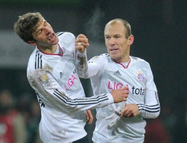 九游体育APP-绿茵好莱坞！盘点拜仁同室操戈史