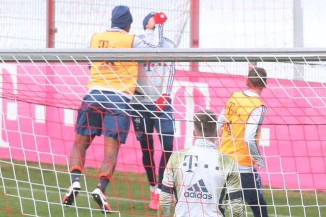 九游体育APP-绿茵好莱坞！盘点拜仁同室操戈史