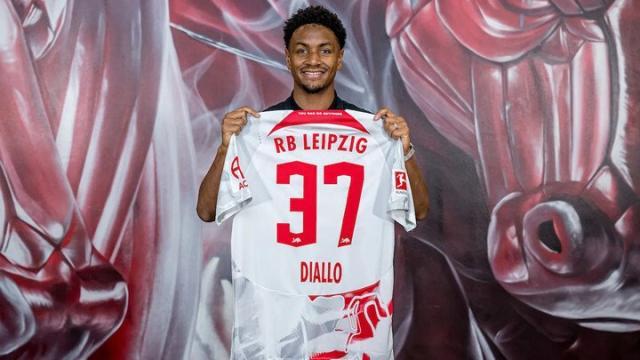 九游体育官网-德甲关窗日奏响回归主旋律，魏格尔领衔二次创业