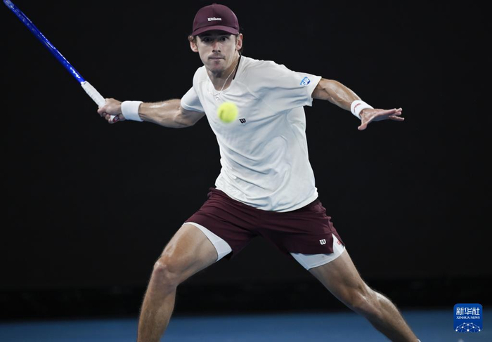 九游体育官网-澳网：德米纳尔晋级男单第四轮|美国|墨尔本|澳大利亚|王申|新华社_新浪体育_新浪新闻