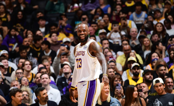 九游体育APP-詹姆斯再创纪录，助攻升队史第五，41岁后21次20+历史第一！|湖人|迈克-詹姆斯|洛杉矶湖人队|nba|篮板_新浪体育_新浪新闻