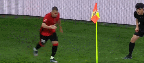 九游体育APP-一场1-0，让中超榜首易主，神仙进球诞生：第79分钟角球破门绝杀